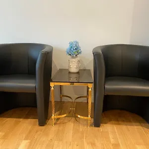 https://luxury-apartment-with-air-conditioning-jaccuzzi-near.frankfurtammainhotels.com